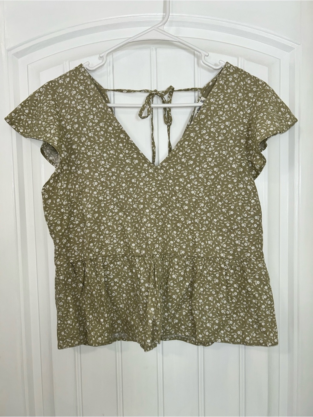 Abercrombie & Fitch green floral blouse with tie back detail XS